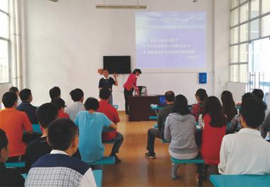 紫光電(dian)氣組織員工學(xue)習(xi)