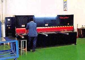 紫光電氣(qi)剪(jian)板車間