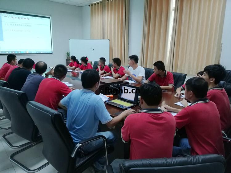 新員(yuan)工(gong)技(ji)術(shu)與安全(quan)知(zhi)識(shi)培訓1