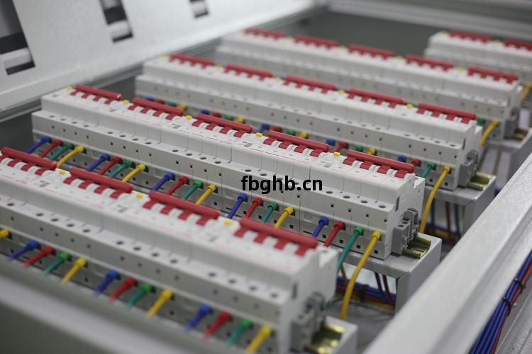 低(di)壓(ya)配電箱(xiang)使用(yong)註意事(shi)項(xiang)