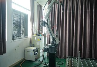 紫(zi)光電(dian)氣焊接(jie)機器(qi)人(ren)