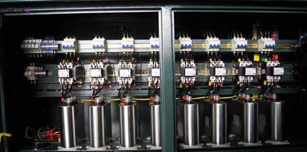 美(mei)式(shi)箱(xiang)式(shi)變電站(zhan)低(di)壓室(shi)