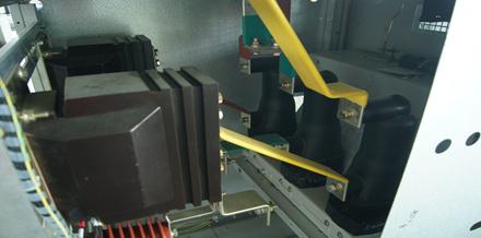 真空(kong)斷(duan)路(lu)器(qi)櫃電纜(lan)室