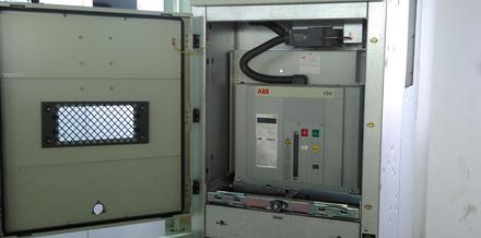 中(zhong)置櫃(gui)斷(duan)路(lu)器(qi)